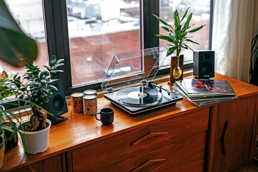 AT LP70XBT BS lifestyle 01