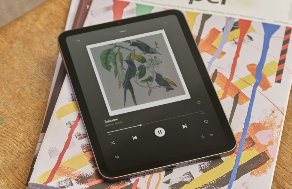 AX 18 StreamMagic iPad CROP