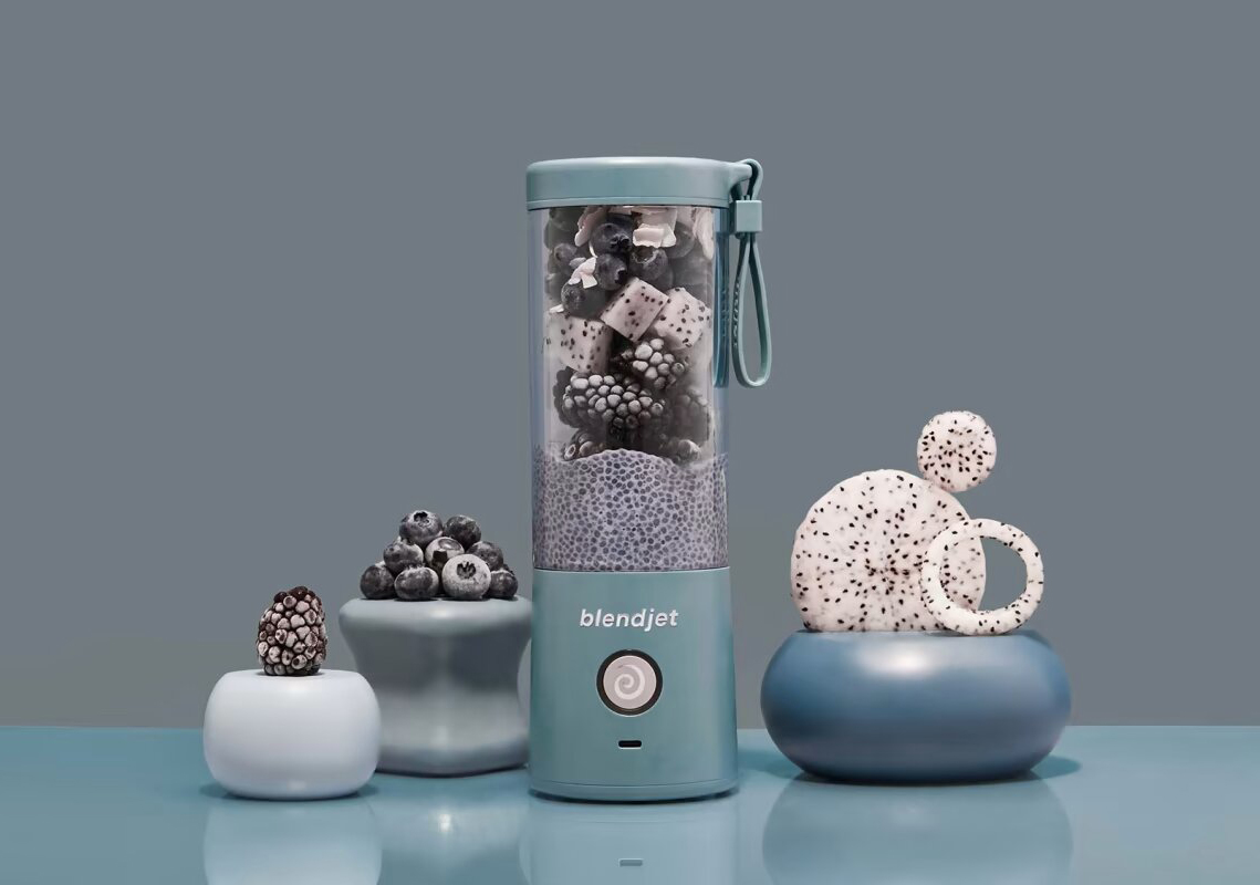 Have yourself a berry little Christmas with BlendJet 2!