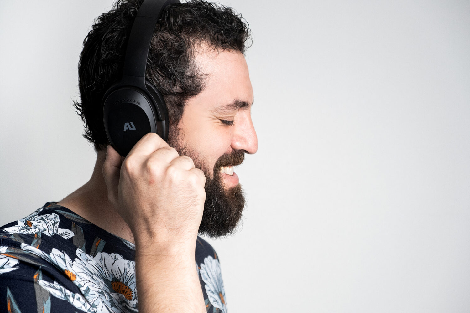 Ausounds launches first over-ear noise cancelling headphone to UK