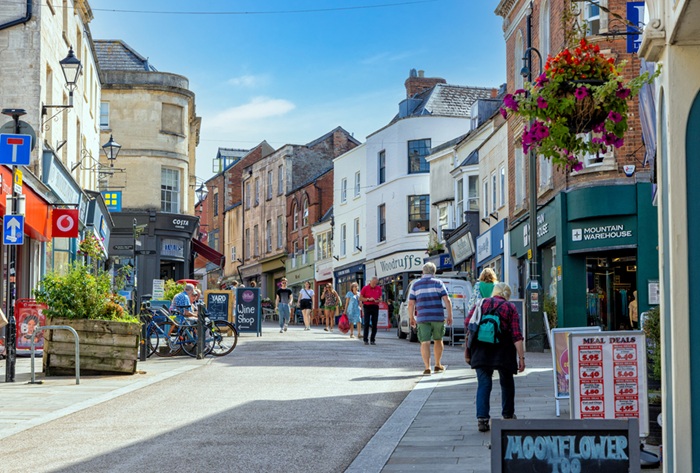 Easter delivers a weekly boost to footfall, as shoppers shell out an estimated £2.3billion on Easter spending – Sensormatic Solutions