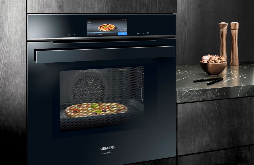 IFA 24 Siemens iQ700 oven HN978GQB1
