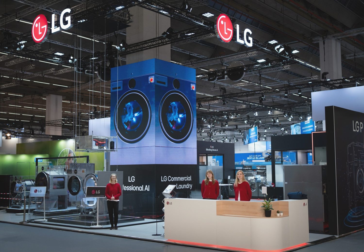 LG unveils energy-efficient PROFESSIONAL LAUNDRY lineup at Texcare 2024