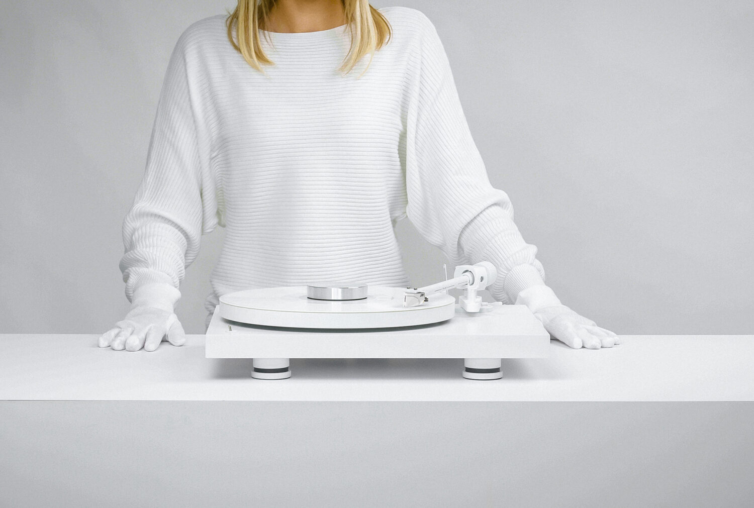 Will it be a white Christmas? Maybe with Pro-Ject’s new Debut PRO All White edition it will be!