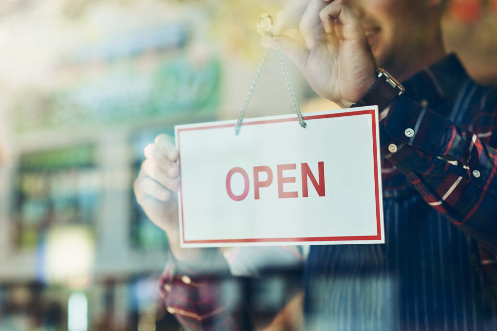 Shop Open Man WEB
