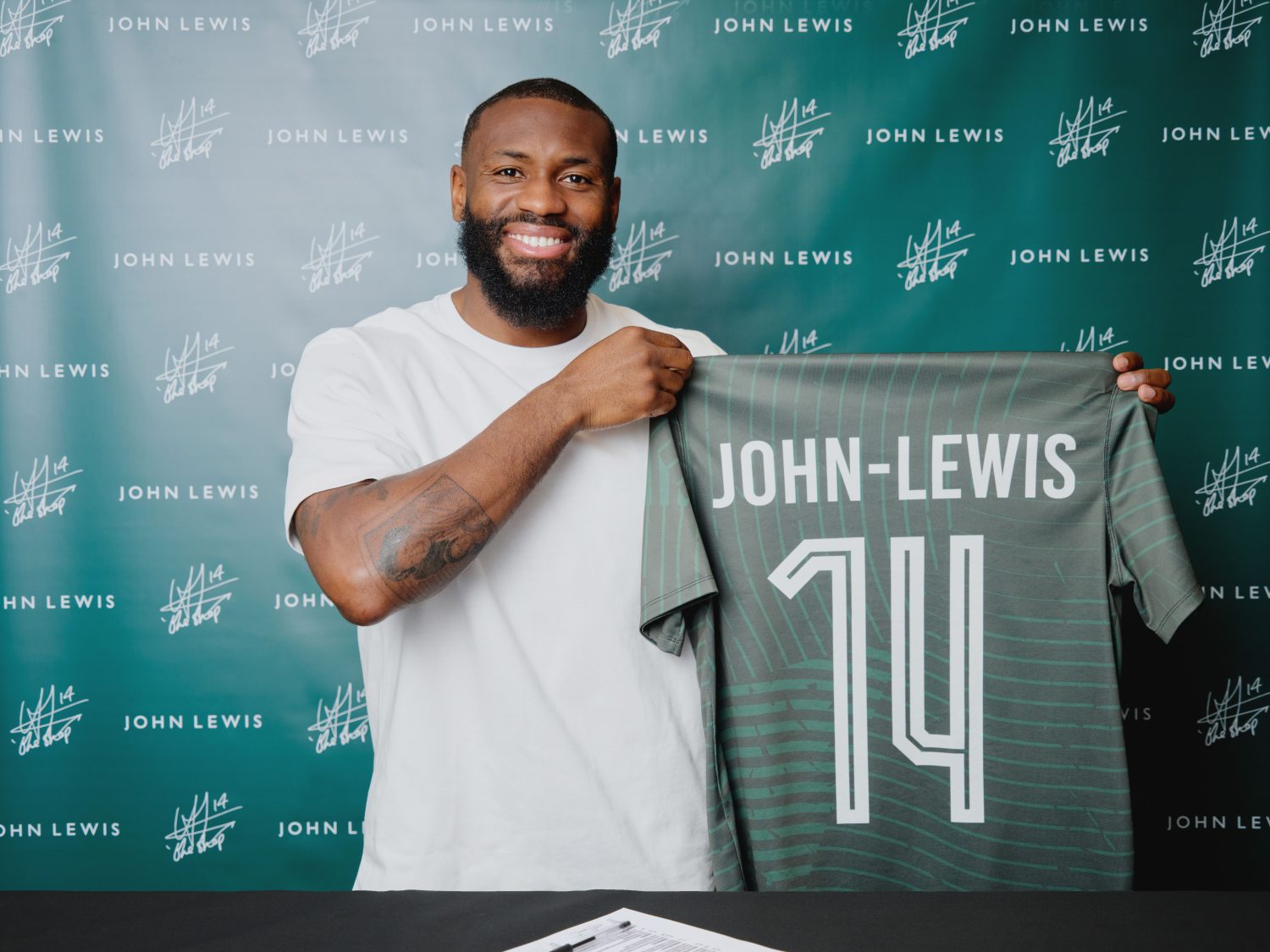 John Lewis signs John-Lewis in ‘transfer of the summer’ - ERT